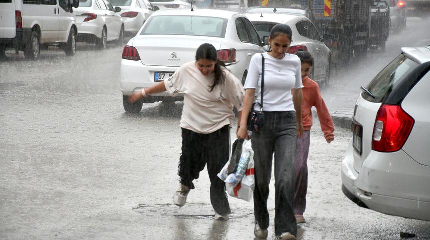Meteoroloji uyardı: T&uuml;rkiye'ye serin ve yağışlı hava geliyor! Bu tarihlere dikkat