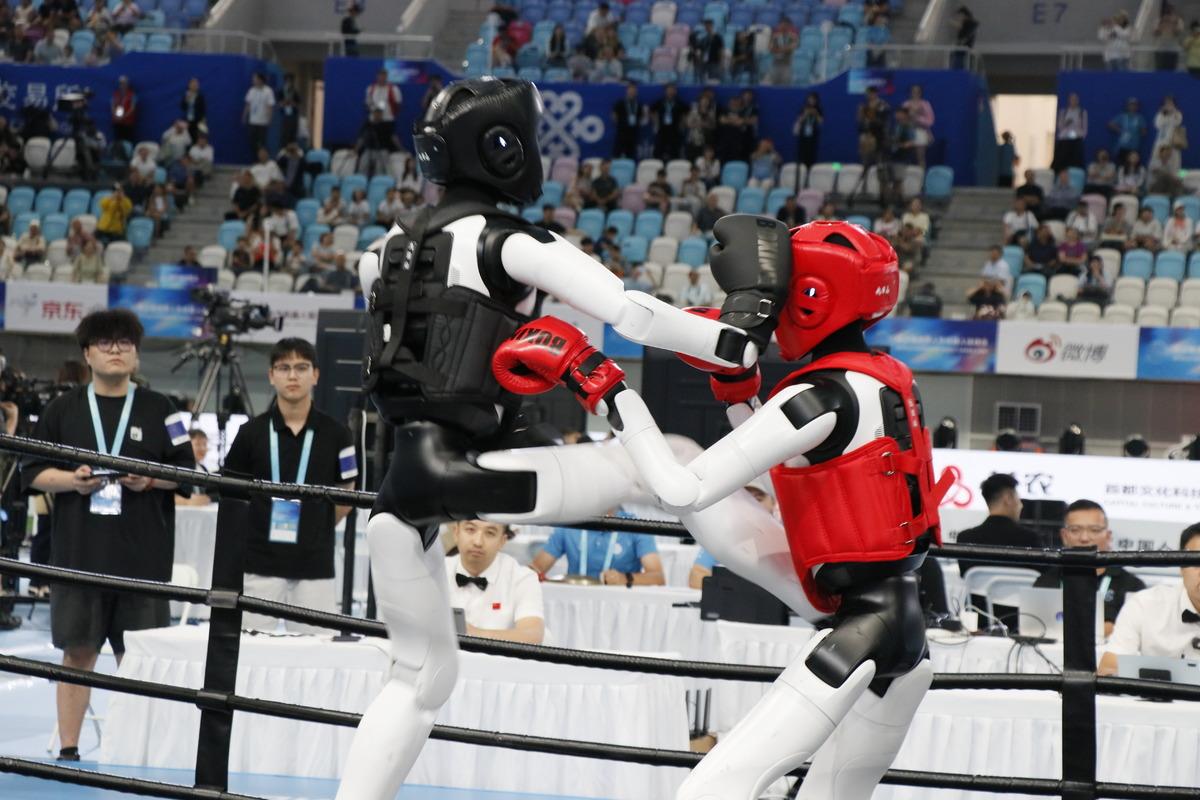 Robot Olimpiyatları ndan ilginç görüntüler! Usain Bolt’u geçtiler ama... 1