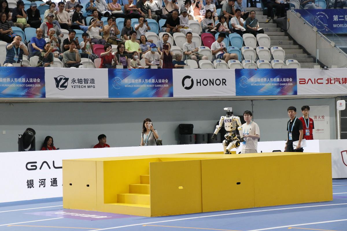 Robot Olimpiyatları ndan ilginç görüntüler! Usain Bolt’u geçtiler ama... 3