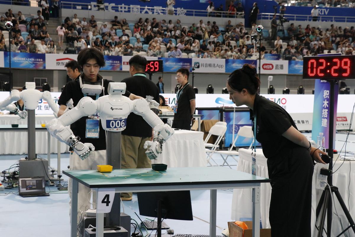 Robot Olimpiyatları ndan ilginç görüntüler! Usain Bolt’u geçtiler ama... 9