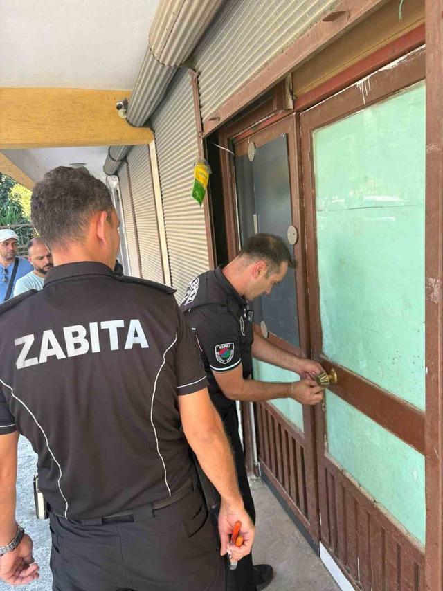 Antalya&rsquo;da son kullanma tarihi bulunmayan ve s&uuml;resi ge&ccedil;miş 152 kilo et ile 20 bidon turşuya el konuldu 11