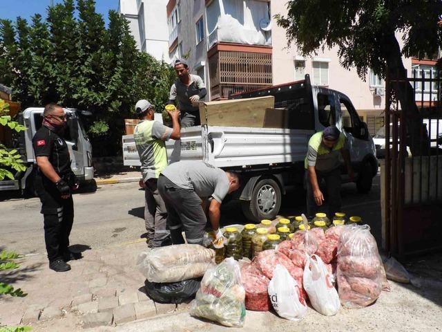 Antalya&rsquo;da son kullanma tarihi bulunmayan ve s&uuml;resi ge&ccedil;miş 152 kilo et ile 20 bidon turşuya el konuldu 7