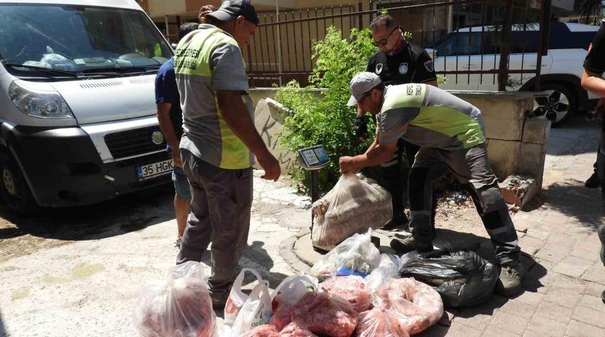Antalya&rsquo;da son kullanma tarihi bulunmayan ve s&uuml;resi ge&ccedil;miş 152 kilo et ile 20 bidon turşuya el konuldu