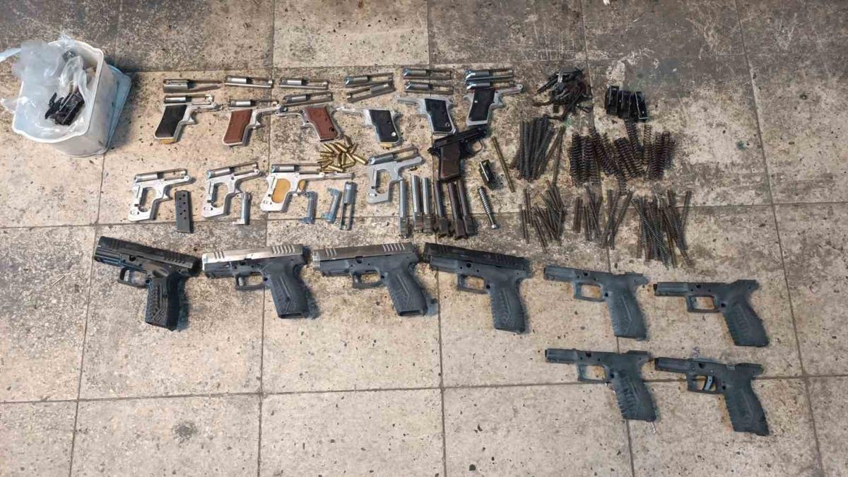 İzmir merkezli 2 ilde silah operasyonu: 13 gözaltı - Mynet Yaşam