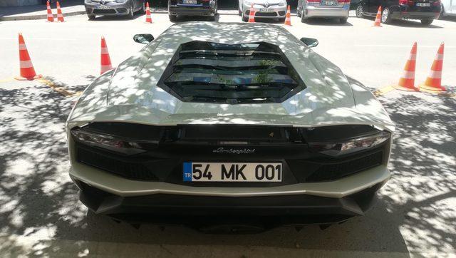 Dünya şampiyonu Sofuoğlu, milletvekili kaydına Lamborghini ile geldi