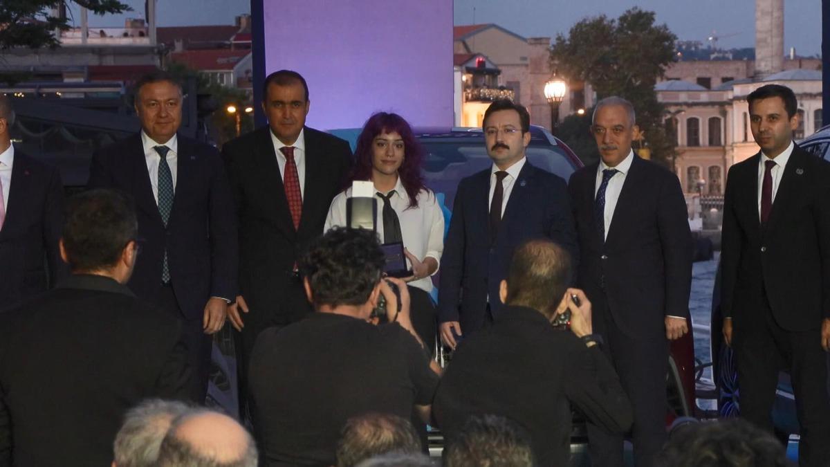 YKS Türkiye birincisi 3 öğrenciye büyük ödül: Togg hediye edildi 8