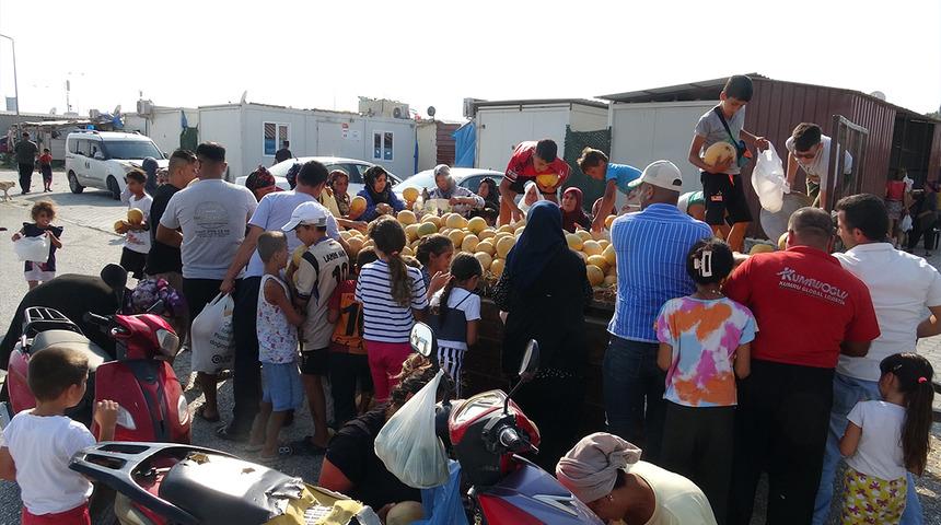Tanesini 5 TL'ye satmak istemedi: 50 tonu bedava dağıtıyor