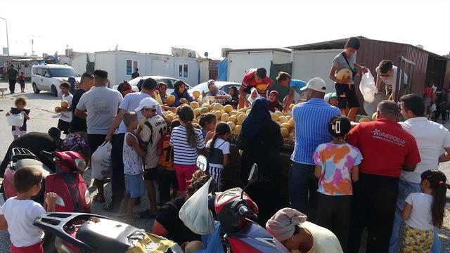 Tanesini 5 TL'ye satmak istemedi: 50 tonu bedava dağıtıyor