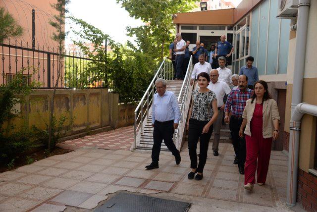 HDP'nin Diyarbakır milletvekilleri mazbatalarını aldı