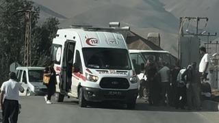 Yüksekova'da iki araç çarpıştı: 4 yaralı 