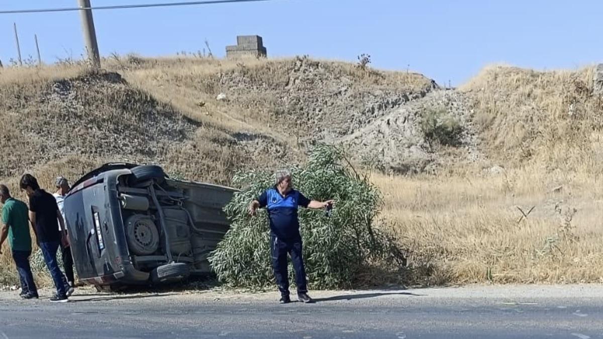 Lastiği patlayan araç takla attı: 2 yaralı - Güncel Haberler