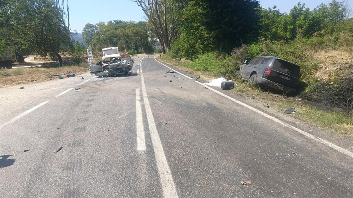 Manisa'da iki otomobil çarpıştı: 2 kardeş öldü, 2 yaralı - Güncel Haberler