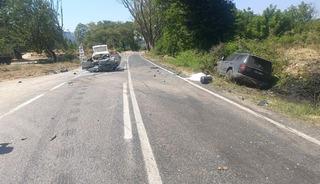 Manisa'da iki otomobil &ccedil;arpıştı: 2 kardeş &ouml;ld&uuml;, 2 yaralı