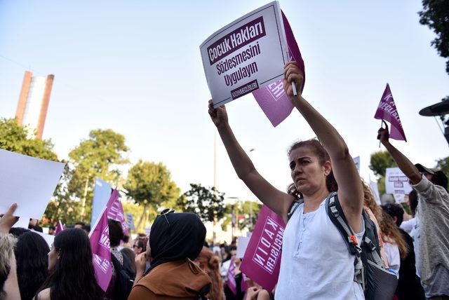 Beşiktaş'ta kadın meclislerinden çocuk cinayetleri protestosu