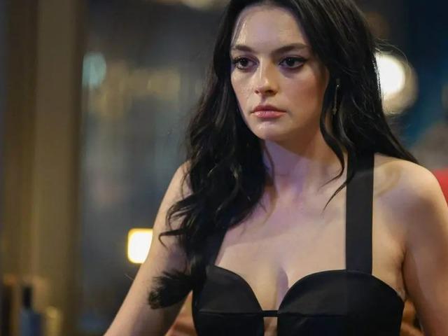 Melis Sezen&rsquo;den ayna karşısında cesur tatil pozu!
