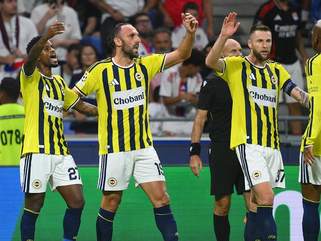 Tarihi Gece! Fenerbah&ccedil;e, Lyon'u yıktı ve Şampiyonlar Ligi'ne d&ouml;nd&uuml;