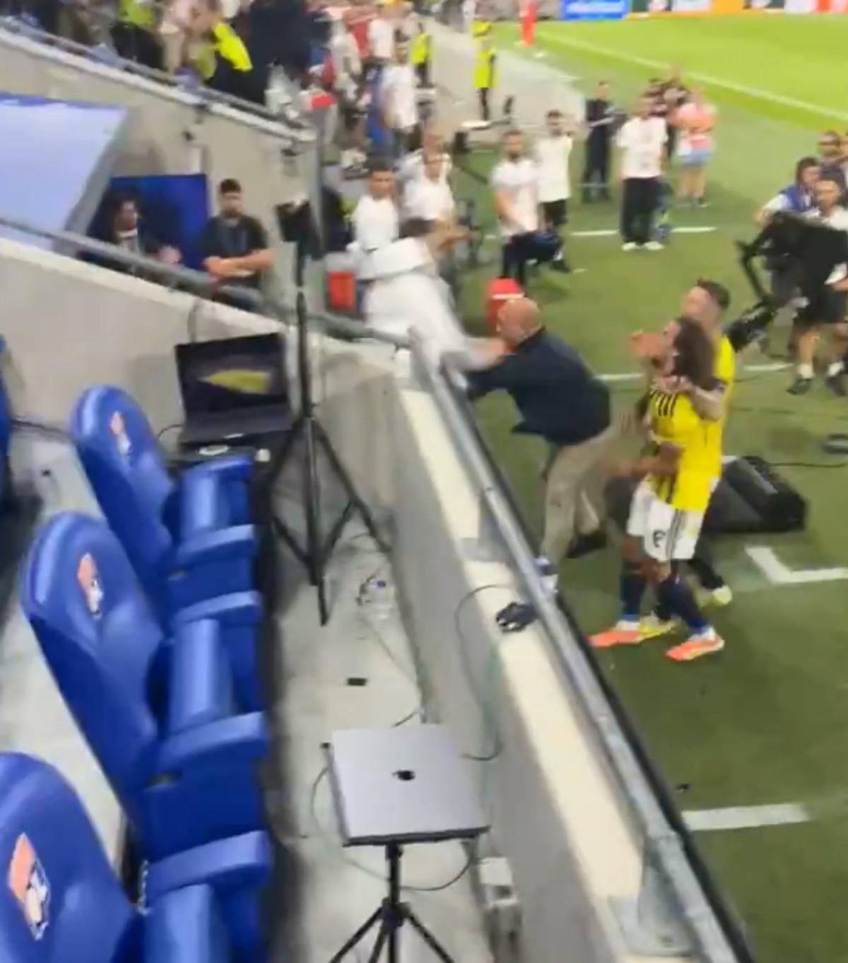 Fenerbahçe Lyon u eledi, maç sonu ortalık karıştı! Lyonlu oyuncular ve tarfatarlar Matteo Guendouzi ye saldırdı 3