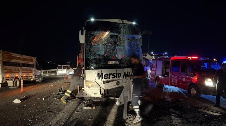 Şanlıurfa&rsquo;da yolcu otob&uuml;sleri &ccedil;arpıştı: 13 yaralı
