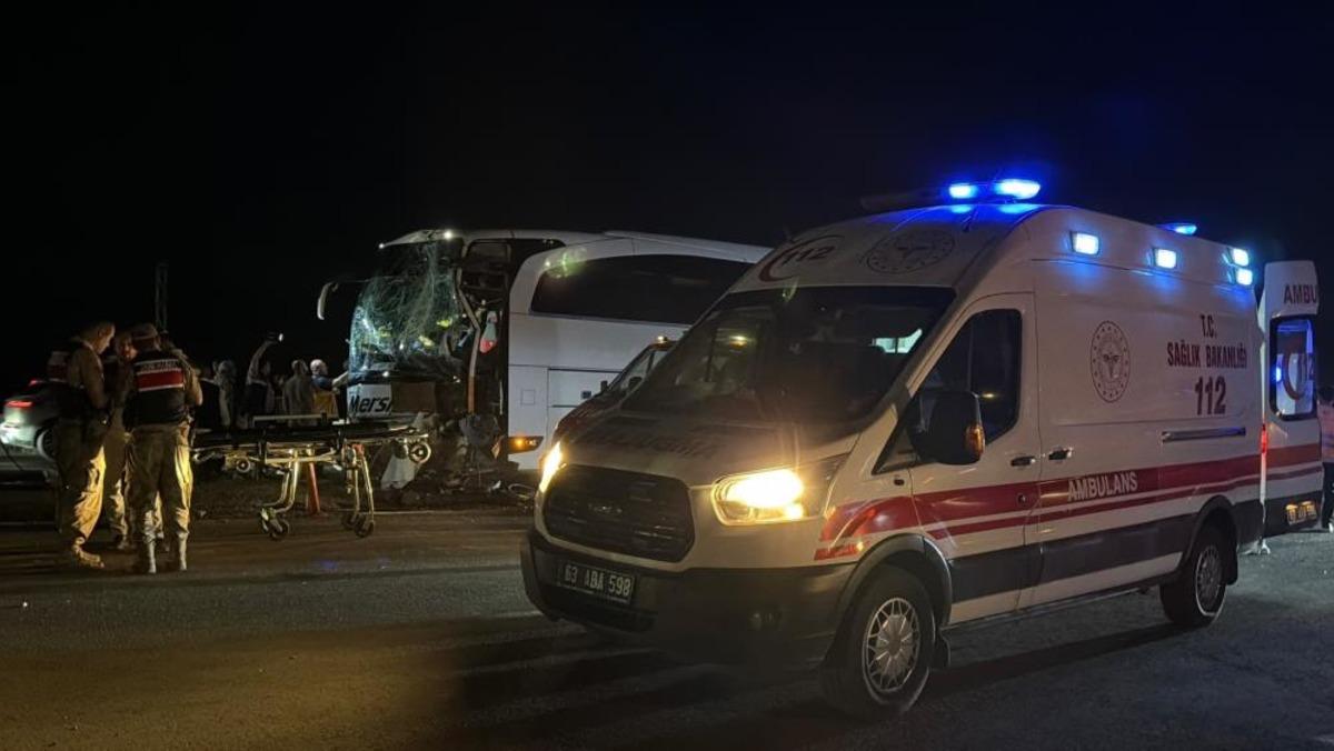 Şanlıurfa&rsquo;da yolcu otob&uuml;sleri &ccedil;arpıştı: 13 yaralı 2