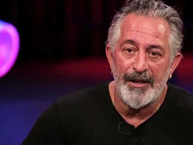 Sakallarını kesip sa&ccedil;ını boyattı! Cem Yılmaz'dan yeni imaj