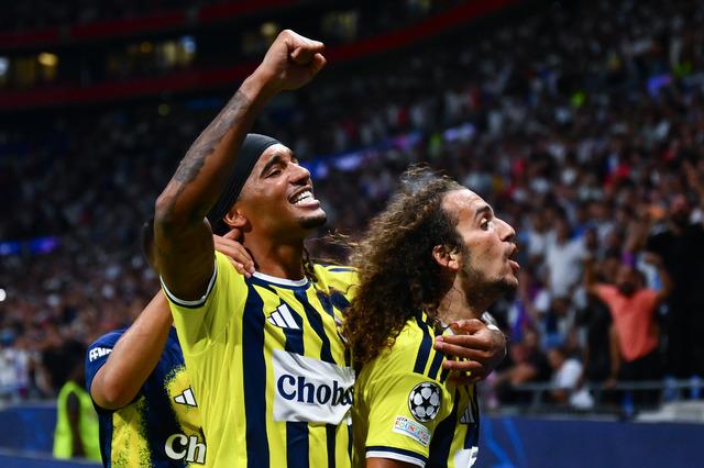Fransızlar Fenerbahçe'yi konuşuyor! Maç sonrası ortalık karıştı: "Lyon şaşkına döndü"