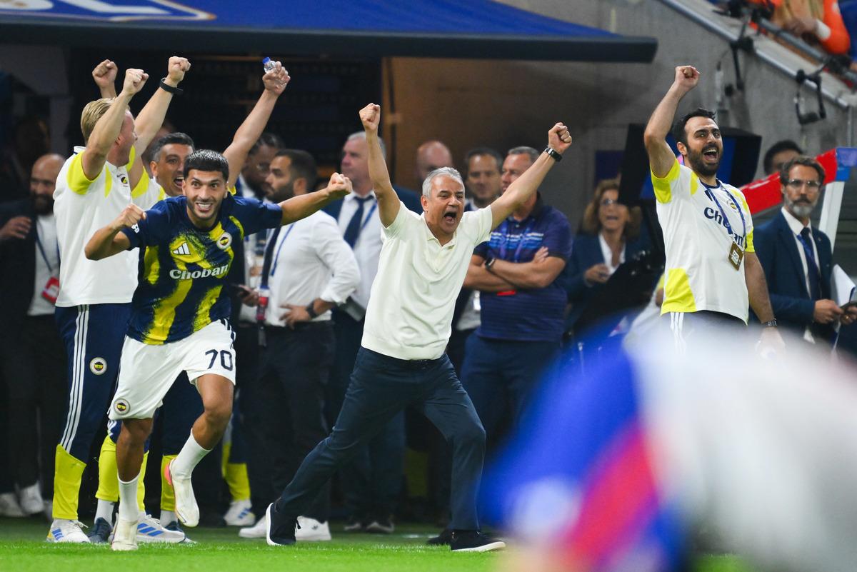 Fenerbahçe, Galatasaray ı geride bıraktı! Zirveye çıktı 2
