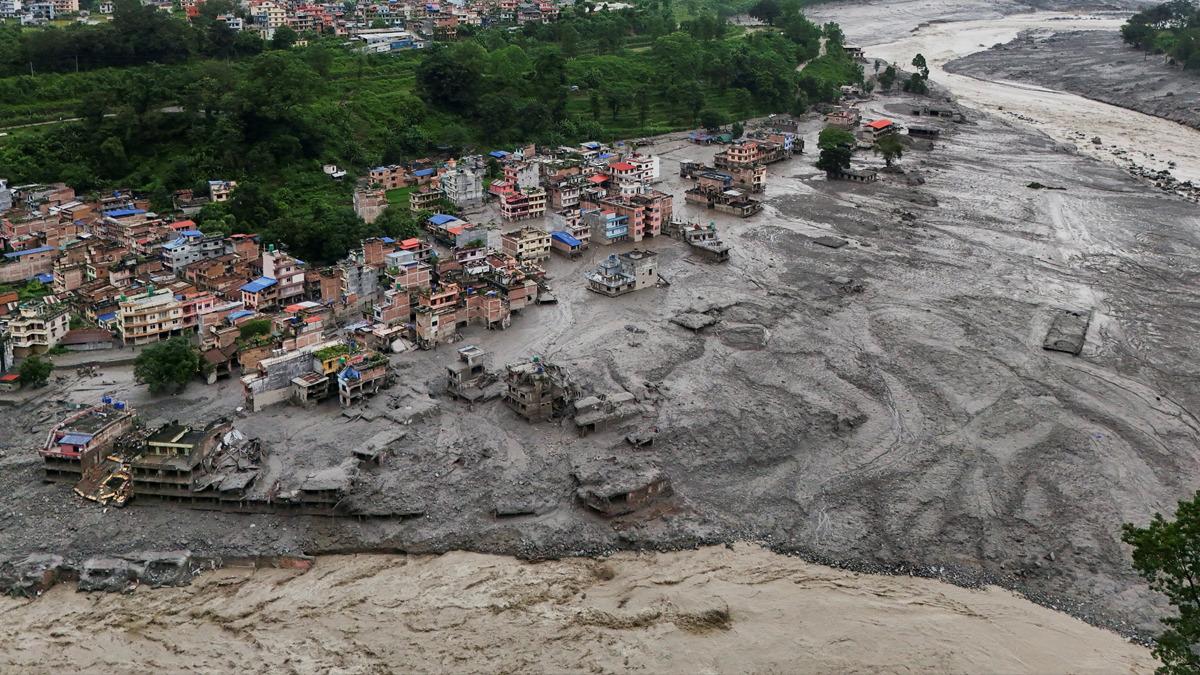 Nepal deki sel felaketinde bilan&ccedil;o ağırlaşıyor! &Ccedil;ok sayıda insan kayıp 1