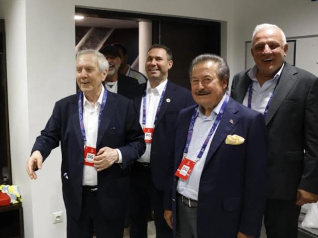 Aziz Yıldırım dayanamadı! Soyunma odasını indi: O kararı a&ccedil;ıkladı