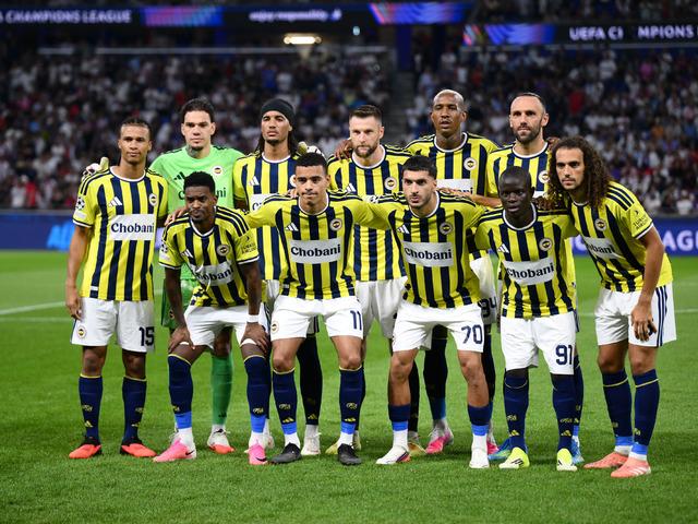Lyon-Fenerbah&ccedil;e ma&ccedil;ı sonrası yazarlardan &ouml;vg&uuml;ler! "Aciz durumda bıraktılar"
