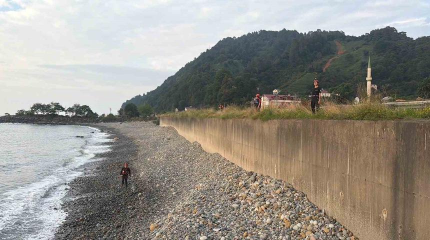 Rize&rsquo;de kaybolan k&uuml;&ccedil;&uuml;k &ccedil;ocuk i&ccedil;in Artvin sahilinde arama başlatıldı