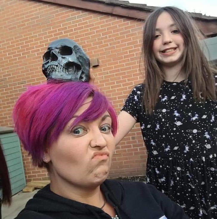 Bebekliklerinden beri şiddet görüyorlardı! Yıllar sonra annelerine bakın ne yaptılar? G3