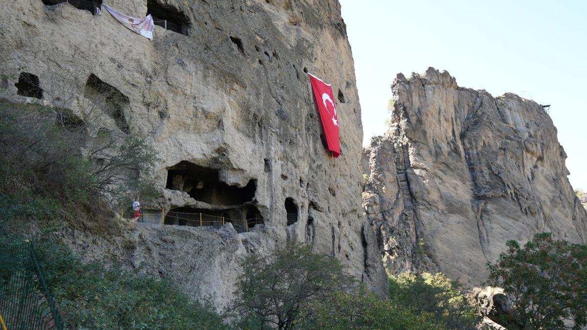 Tıpkı Ürgüp ve Göreme gibi: Başkent in saklı cenneti! Çay boyunca uzanıyor 5