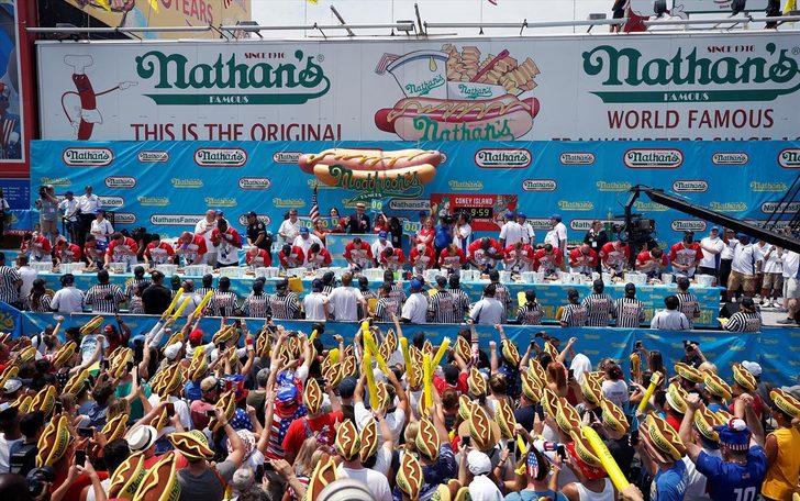 Daha fazla sosisli sandviç yemek için yarıştılar  G4