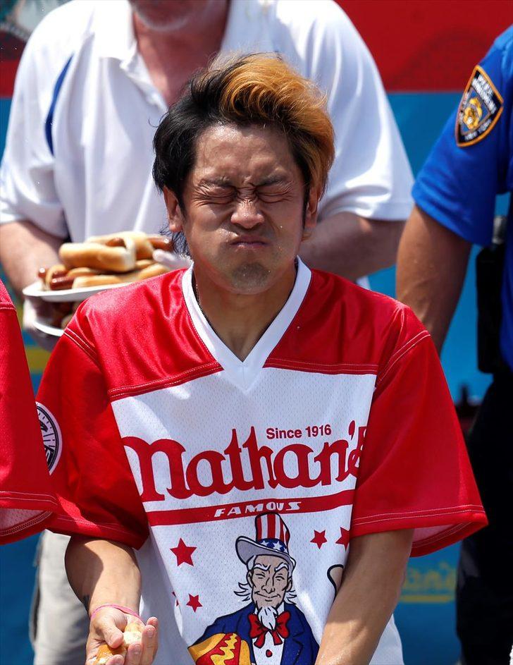 Daha fazla sosisli sandviç yemek için yarıştılar  G5