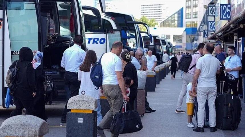 T&uuml;rkiye'nin her yerinden otob&uuml;slere talep yağdı: Firmalar şof&ouml;rler i&ccedil;in harekete ge&ccedil;ti