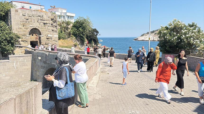 6600 n&uuml;fuslu il&ccedil;eye akın ettiler: 1 milyonu aştı