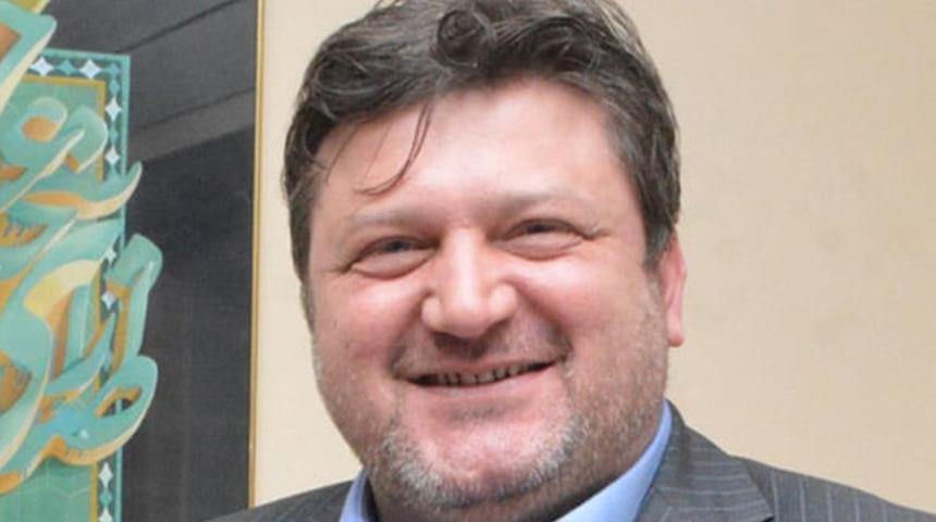 Eski Bakan Mehmet Ali Yılmaz'ın oğluna evinde silahlı saldırı