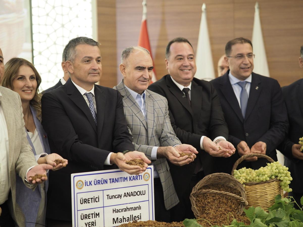 Manisa da sezonun ilk hasadı a&ccedil;ık artırmada! Kilosu 4 bin liradan alındı 2