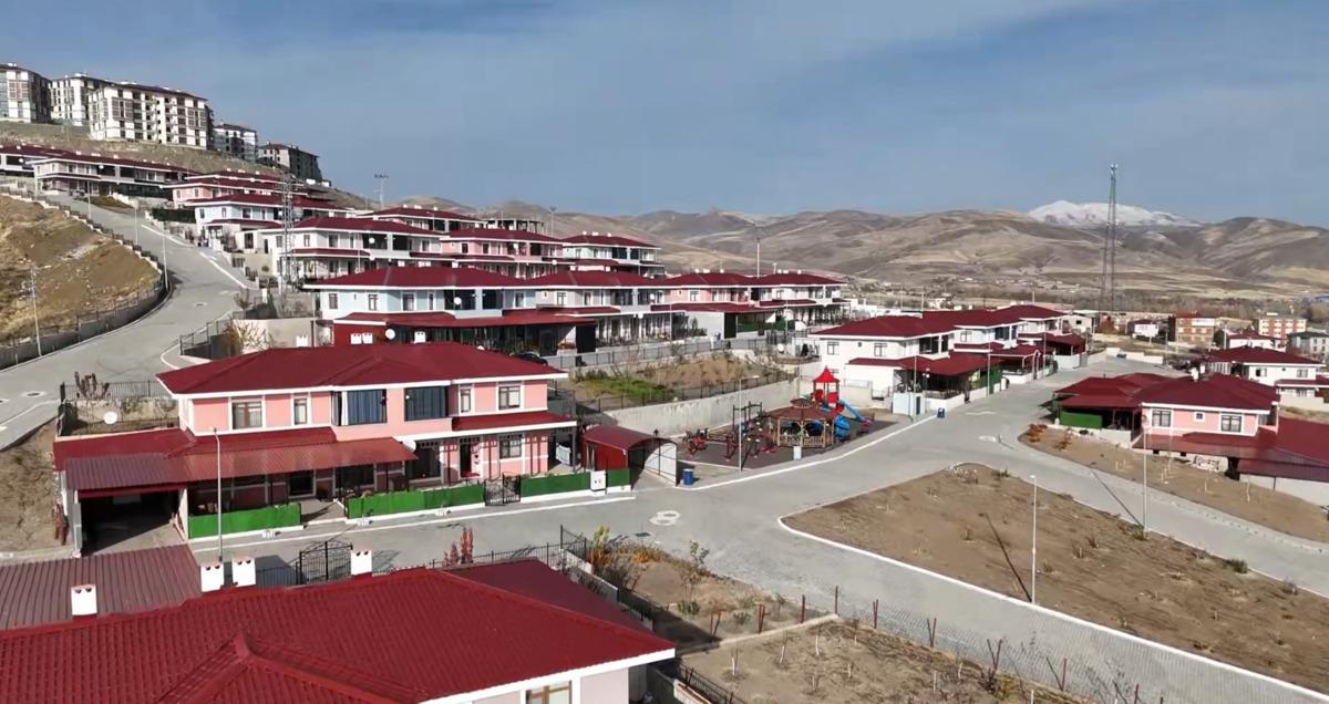 Ahıska Türkü aileler Elazığ’daki yeni evlerine kavuştu: T.C. Kimlik Kartları da teslim edildi 1