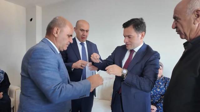 Ahıska Türkü aileler Elazığ’daki yeni evlerine kavuştu: T.C. Kimlik Kartları da teslim edildi
