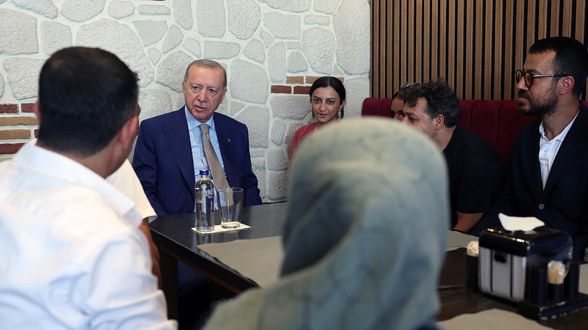 Cumhurbaşkanı Erdoğan, vatandaşlarla bir araya gel…