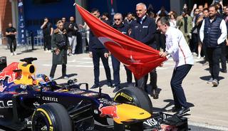 Ersoy m&uuml;jdeyi verdi: İstanbul Park 2031&rsquo;e kadar F1 takviminde