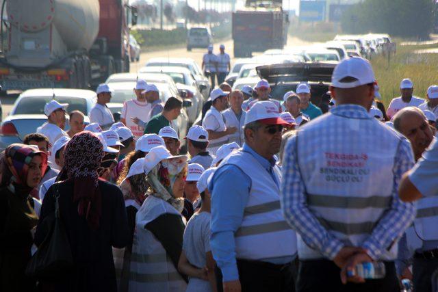 Bolu'da makarna fabrikasında işçiler greve çıktı