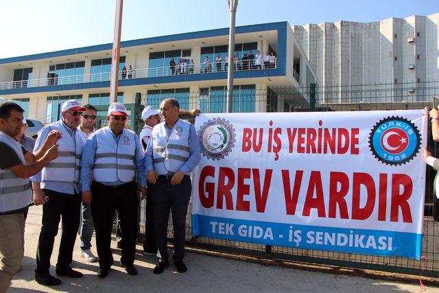 Bolu'da makarna fabrikasında işçiler greve çıktı