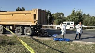 Son dakika: Sivas'taki feci kazada motosiklet s&uuml;r&uuml;c&uuml;s&uuml; hayatını kaybetti