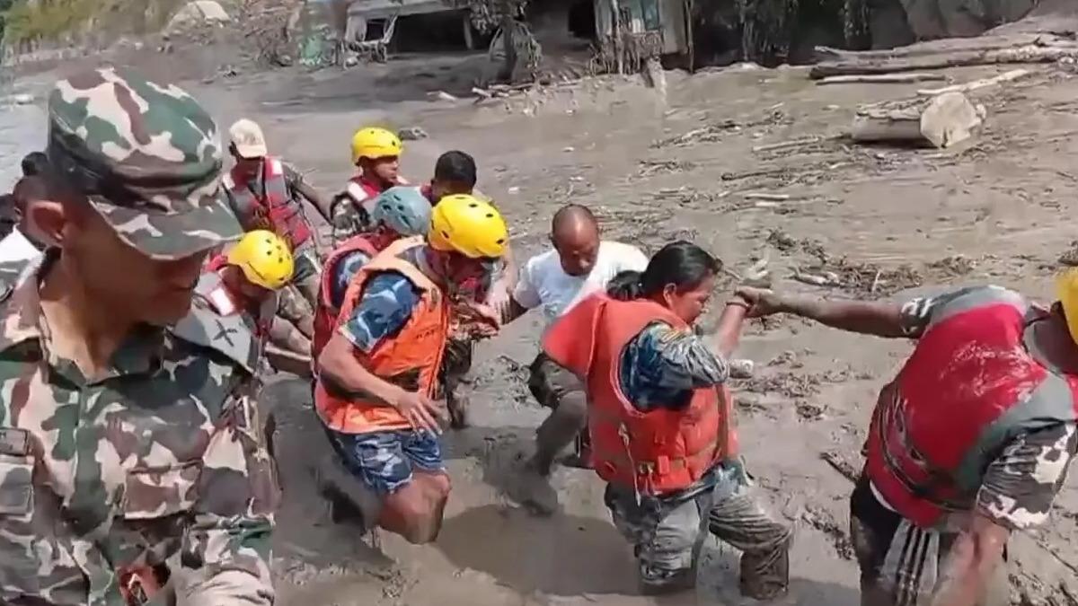 Nepal’deki selde can kaybı 389’a yükseldi 3