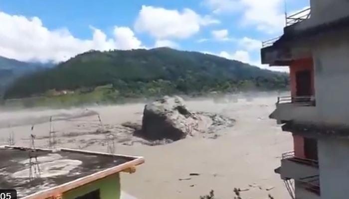 Nepal'deki sel felaketinin yeni g&ouml;r&uuml;nt&uuml;leri dehşete d&uuml;ş&uuml;rd&uuml;! 