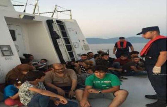 Kuşadası açıklarında 30 kaçak göçmen yakalandı