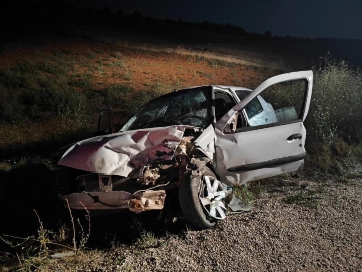 Isparta da iki otomobil &ccedil;arpıştı: 3 yaralı 1