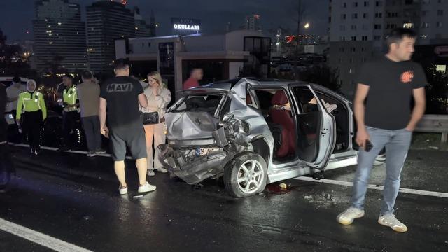 Esenyurt ta 11 ara&ccedil; birbirine girdi: 2 si ağır 6 yaralı var! 2